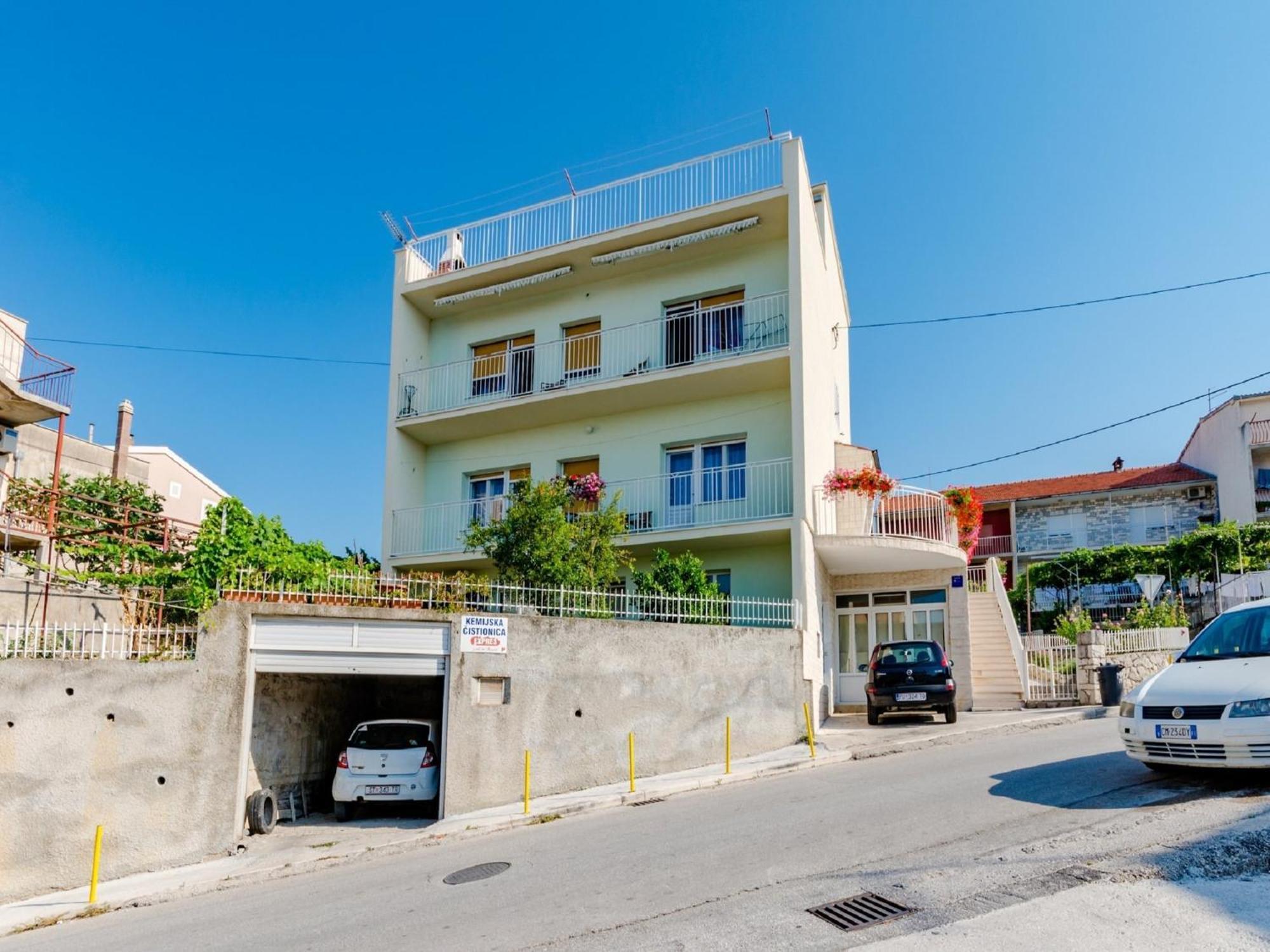 Apartman Marko St - Three Bedroom With Balcony And Garden View *