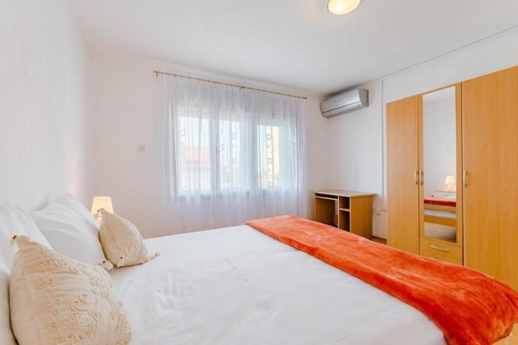 Apartman Marko St - Three Bedroom With Balcony And Garden View Split