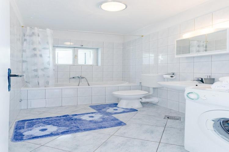 Marko St - Three Bedroom With Balcony And Garden View * Split