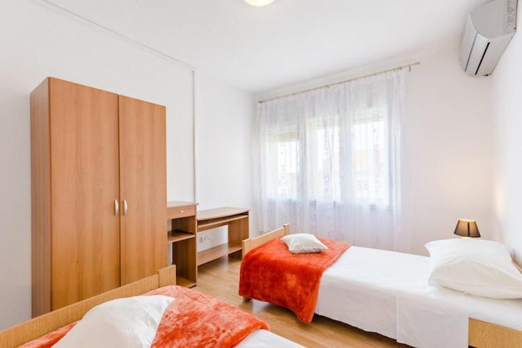 Marko St - Three Bedroom With Balcony And Garden View Apartman