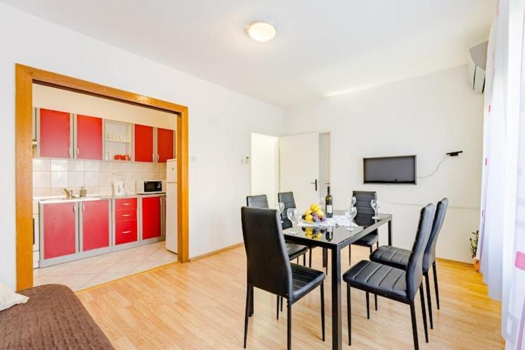 Marko St - Three Bedroom With Balcony And Garden View Apartman *