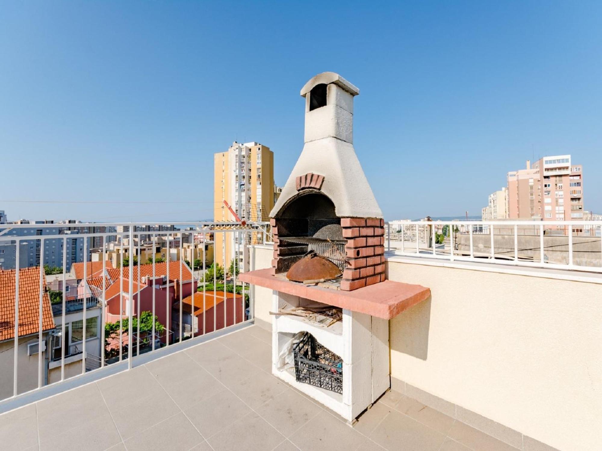 Apartman Marko St - Three Bedroom With Balcony And Garden View Split